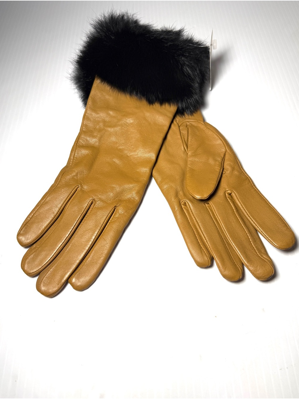 Source Unknown Tan Leather Gloves with Black Fur Cuff